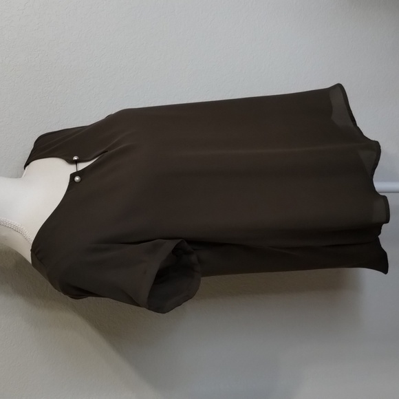 Apt. 9 Army Green Blouse Size Medium Pearl Neck Detail Short Sleeve - Picture 5 of 11